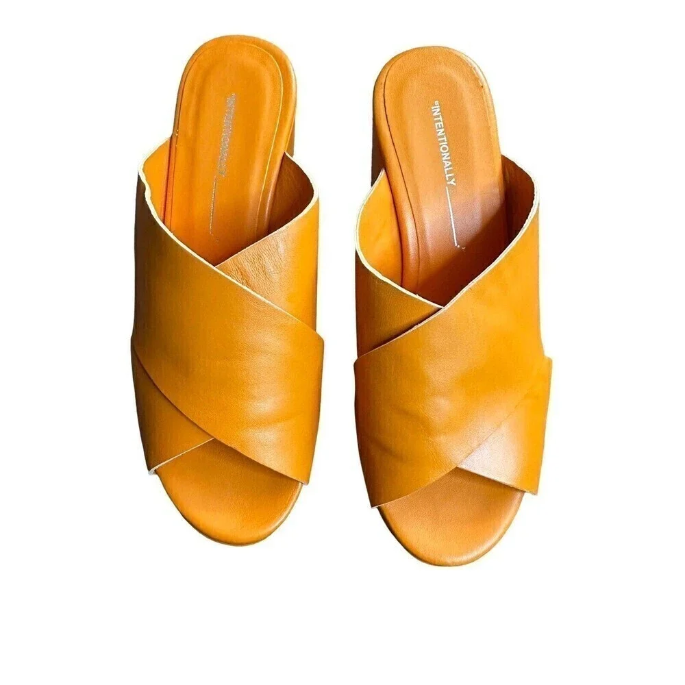 INTENTIONALLY BLANK WOMEN'S DAME MULE - ORANGE LEATHER Size 38